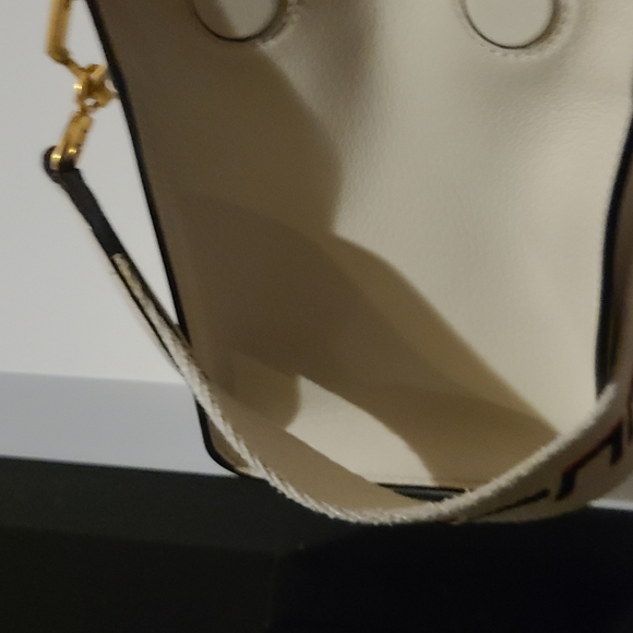 AUTHENTIC GUCCI PURSE - Picture 3 of 12